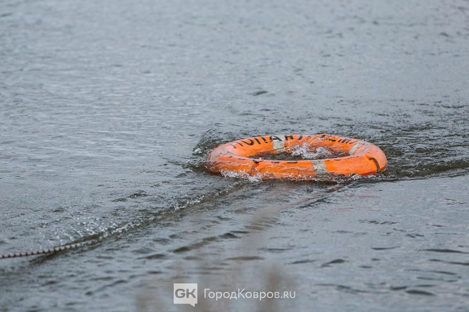 спасатели и водолаз